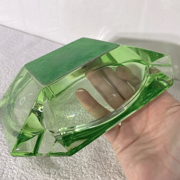 Vintage Skylon Niagara Falls Canada Large Cut Green Glass Ashtray Trinket Dish - Picture 9 of 12